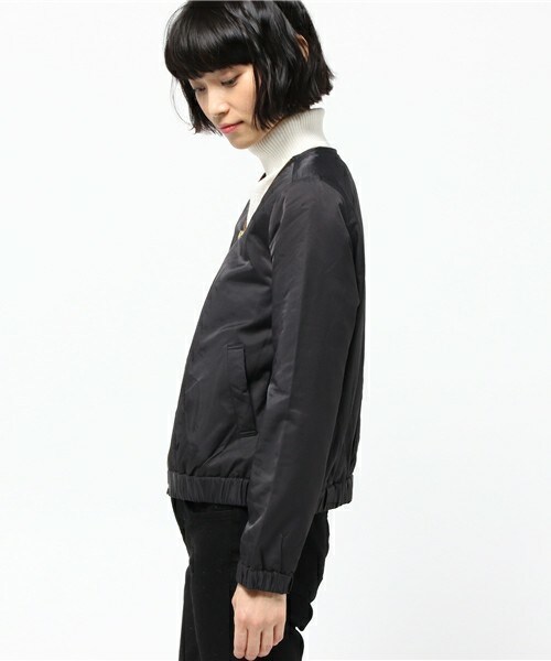 actuel（アクチュエル）の「CNミリタリーVブルゾン（ブルゾン・レディース・ブラック/カーキ・FREE）」の4枚目の写真