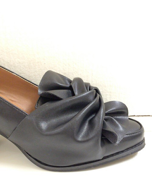 archives（アルシーヴ）の「【予約】結びリボンローファー（パンプス・レディース・オフホワイト/ブラック・MEDIUM/LARGE）」の5枚目の写真