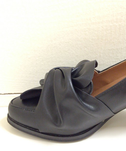 archives（アルシーヴ）の「【予約】結びリボンローファー（パンプス・レディース・オフホワイト/ブラック・MEDIUM/LARGE）」の6枚目の写真