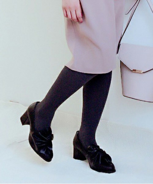 archives（アルシーヴ）の「【予約】結びリボンローファー（パンプス・レディース・オフホワイト/ブラック・MEDIUM/LARGE）」の11枚目の写真