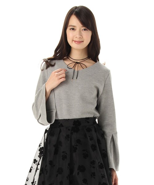 Honeys（ハニーズ）の「フレア袖プルオーバー（カットソー・Tシャツ・レディース・アイボリー/クロ/ピンク/杢グレー/アイボリー×クロ/ベージュ×クロ・Ｍ/Ｌ）」の4枚目の写真