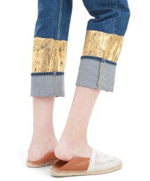 LOEWE（ロエベ）の「LOEWE Gold Cuff Fisherman Jeans（デニムパンツ
