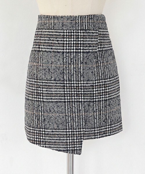 DHOLIC（ディーホリック）の「ハウンドトゥースアンバランスミニスカート（スカート・レディース・ブラック/ネイビー・S/M）」の2枚目の写真