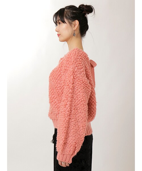 w closet(ダブルクローゼット)の「ループ編み後ろリボンプルオーバー(トップス・レディース・Sグレー/コーラルピンク/グレージュ・FREE)」の5枚目の写真