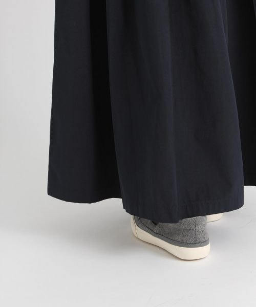 studio CLIP（スタディオクリップ）の「コットンナイロングログランロングスカート（スカート・キャメル/ネイビー）」の9枚目の写真