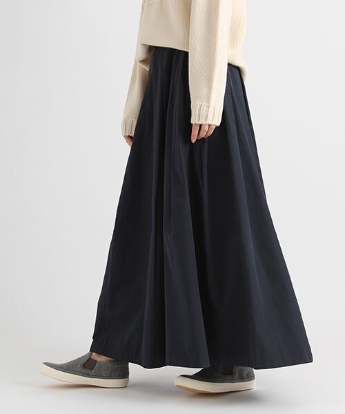 studio CLIP（スタディオクリップ）の「コットンナイロングログランロングスカート（スカート・キャメル/ネイビー）」の4枚目の写真