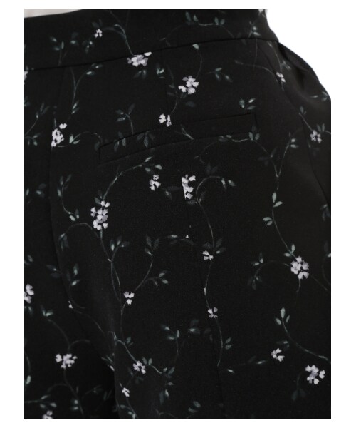 SNIDEL(スナイデル)の「シンプルショートパンツ(ショートパンツ・レディース・PBEG/BLK/FLOWER・0/1)」の11枚目の写真
