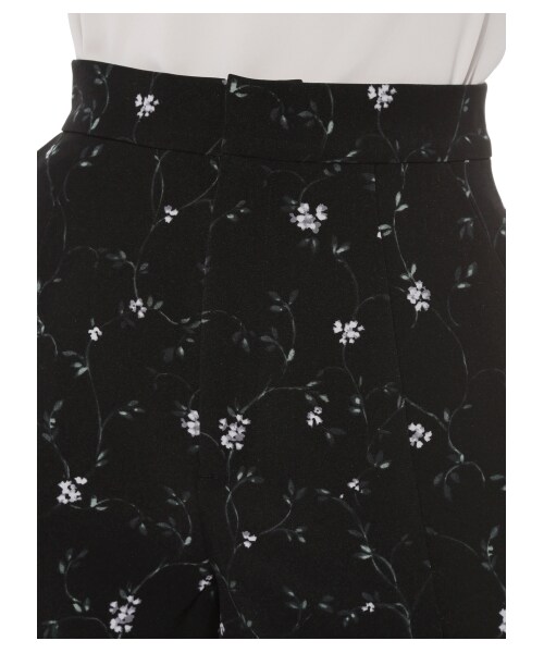 SNIDEL(スナイデル)の「シンプルショートパンツ(ショートパンツ・レディース・PBEG/BLK/FLOWER・0/1)」の8枚目の写真