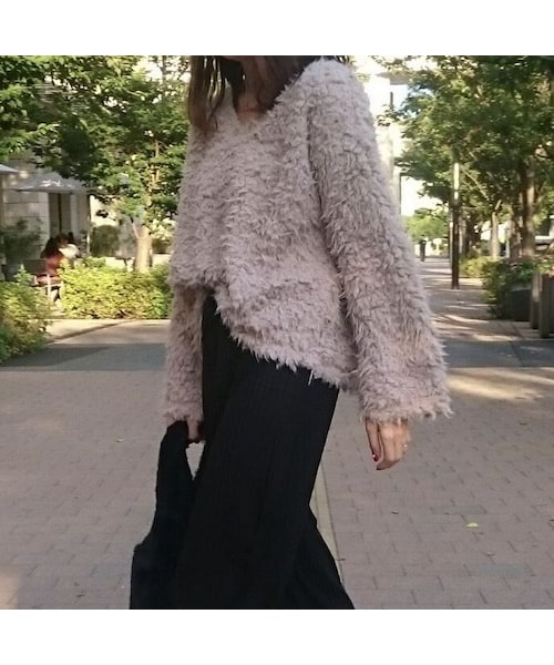 copine（コピン）の「★再入荷★新色追加！大人可愛いふわふわフェイクファーVネックプルオーバー（7color）（ニット/セーター・レディース・その他）」の5枚目の写真