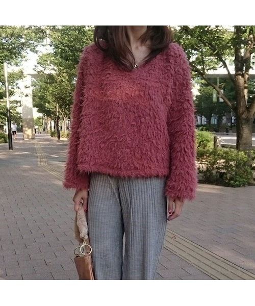 copine（コピン）の「★再入荷★新色追加！大人可愛いふわふわフェイクファーVネックプルオーバー（7color）（ニット/セーター・レディース・その他）」の4枚目の写真
