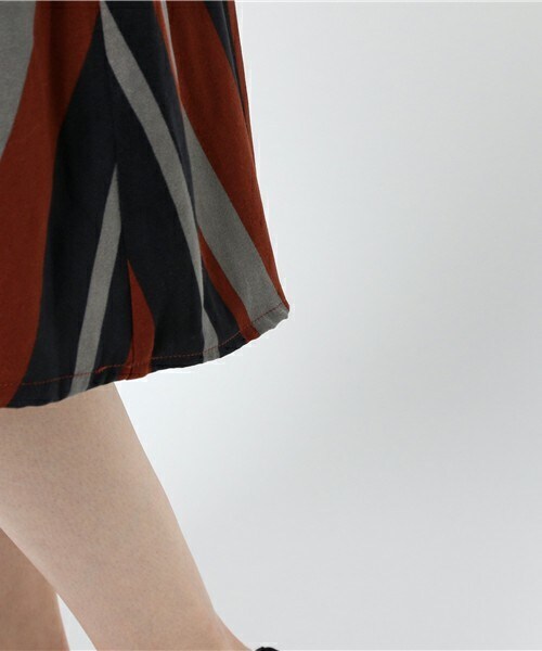 archives（アルシーヴ）の「ストライプフレアスカート（スカート・レディース・カーキ/キャメル/レッド・MEDIUM）」の10枚目の写真