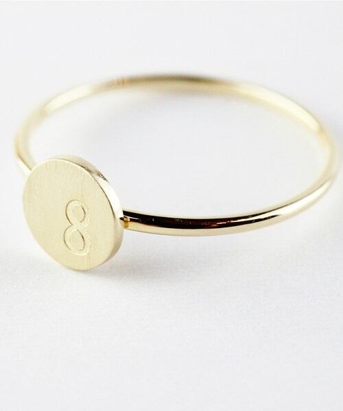 pinacoteca(ピナコテーカ)の「ピナコテーカ 677 スタンプ イニシャル ナンバー 数字 リング ピンキーリング(リング・レディース・ゴールド・マイナス5号〜13号)」の3枚目の写真