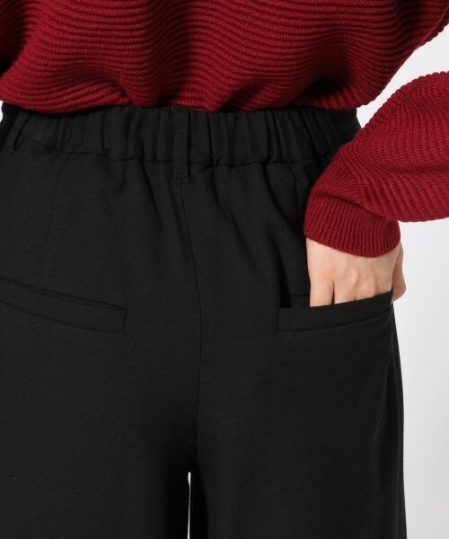 LOWRYS FARM（ローリーズファーム）の「ＴＲ／ＰＵ／Ａワイドクロップド（パンツ・ブラック/レッド/グリーン）」の10枚目の写真