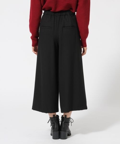 LOWRYS FARM（ローリーズファーム）の「ＴＲ／ＰＵ／Ａワイドクロップド（パンツ・ブラック/レッド/グリーン）」の6枚目の写真