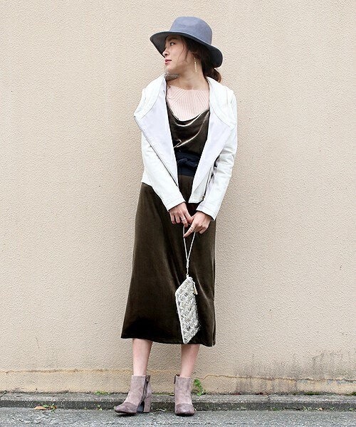 Bou Jeloud（ブージュルード）の「ベロアキャミソールワンピース（ワンピース・レディース・ダークグレー/カーキ・FREE）」の13枚目の写真