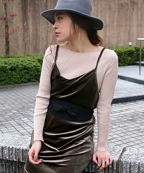 Bou Jeloud（ブージュルード）の「ベロアキャミソールワンピース（ワンピース・レディース・ダークグレー/カーキ・FREE）」の14枚目の写真