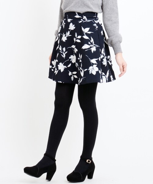 MAJESTIC LEGON(マジェスティックレゴン)の「中花柄スカパン(パンツ・レディース・アイボリー柄/ピンク柄/ネイビー柄・S/M)」の2枚目の写真