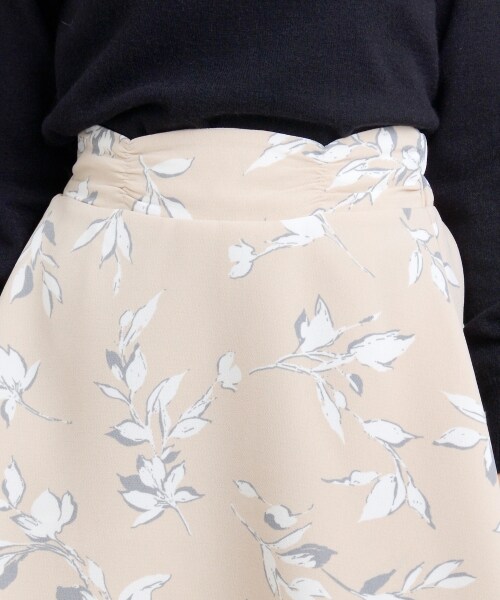 MAJESTIC LEGON(マジェスティックレゴン)の「中花柄スカパン(パンツ・レディース・アイボリー柄/ピンク柄/ネイビー柄・S/M)」の7枚目の写真