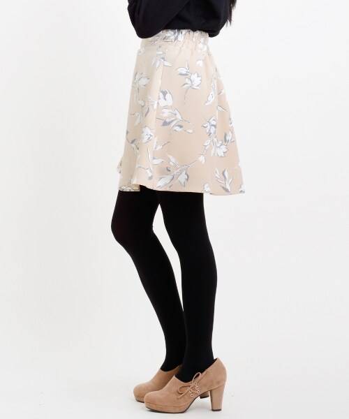 MAJESTIC LEGON(マジェスティックレゴン)の「中花柄スカパン(パンツ・レディース・アイボリー柄/ピンク柄/ネイビー柄・S/M)」の5枚目の写真