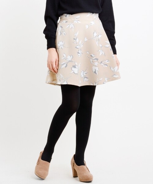 MAJESTIC LEGON(マジェスティックレゴン)の「中花柄スカパン(パンツ・レディース・アイボリー柄/ピンク柄/ネイビー柄・S/M)」の1枚目の写真