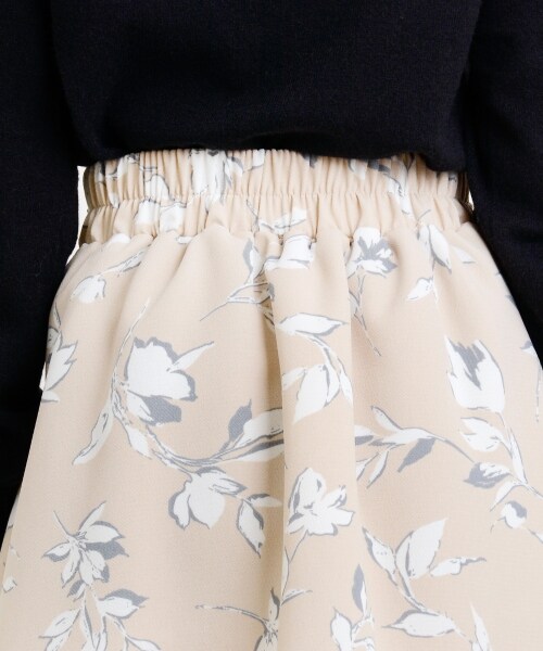 MAJESTIC LEGON(マジェスティックレゴン)の「中花柄スカパン(パンツ・レディース・アイボリー柄/ピンク柄/ネイビー柄・S/M)」の8枚目の写真