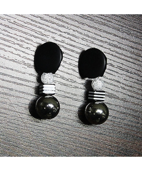 CHOUCHOU（チュチュ）の「メタルボールとボーダービーズのピアス/イヤリング（ピアス（両耳用）・レディース・ブラック・Free）」の2枚目の写真
