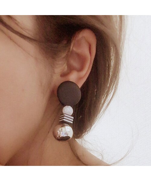 CHOUCHOU（チュチュ）の「メタルボールとボーダービーズのピアス/イヤリング（ピアス（両耳用）・レディース・ブラック・Free）」の3枚目の写真