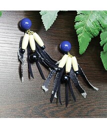 CHOUCHOU | ウッドビーズとクラッシュデニムフリンジピアス/イヤリング(ピアス（両耳用）)