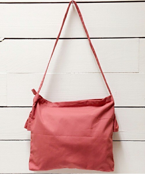 archives（アルシーヴ）の「【予約】フリルショルダー（ショルダーバッグ・レディース・アイボリー/ブラック/ピンク・MEDIUM）」の4枚目の写真