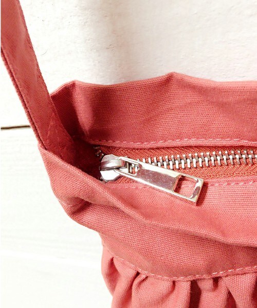 archives（アルシーヴ）の「【予約】フリルショルダー（ショルダーバッグ・レディース・アイボリー/ブラック/ピンク・MEDIUM）」の7枚目の写真