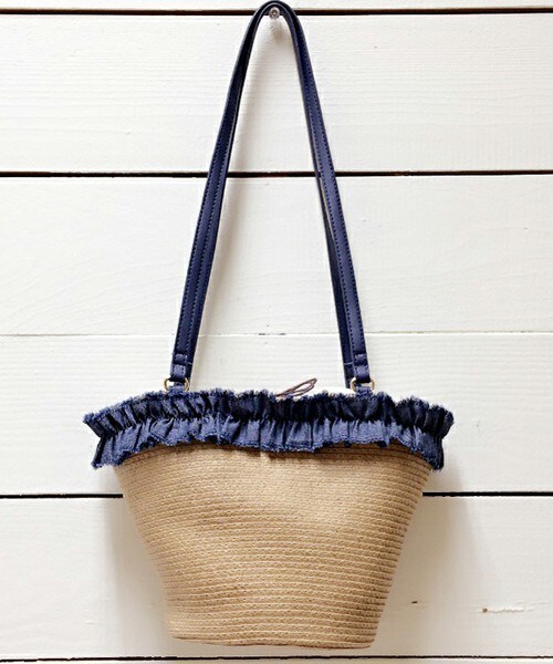 archives(アルシーヴ)の「【予約】バケツ型フリルショルダーバッグ(ショルダーバッグ・レディース・ホワイト/ブラック/ネイビー・MEDIUM)」の3枚目の写真