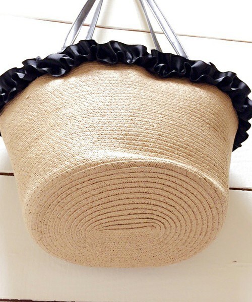 archives(アルシーヴ)の「【予約】バケツ型フリルショルダーバッグ(ショルダーバッグ・レディース・ホワイト/ブラック/ネイビー・MEDIUM)」の8枚目の写真