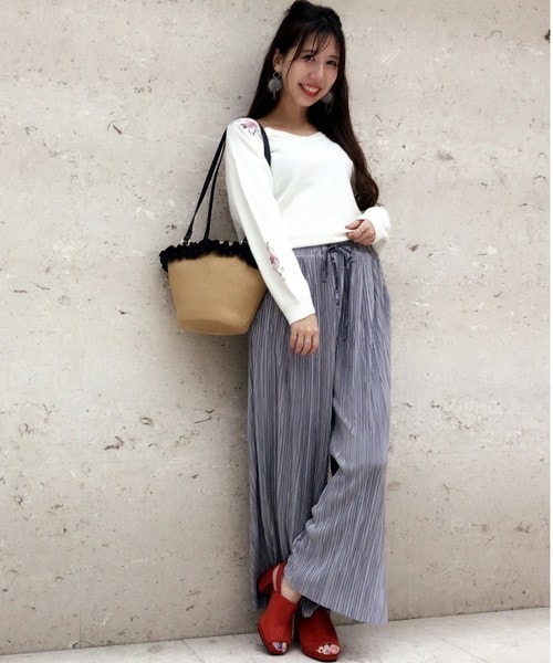 archives(アルシーヴ)の「【予約】バケツ型フリルショルダーバッグ(ショルダーバッグ・レディース・ホワイト/ブラック/ネイビー・MEDIUM)」の11枚目の写真