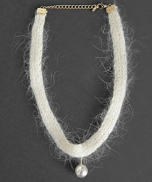DHOLIC（ディーホリック）の「パールモチーフニットチョーカー（ネックレス・レディース・グレー/アイボリー/ブラック・FREE）」の2枚目の写真