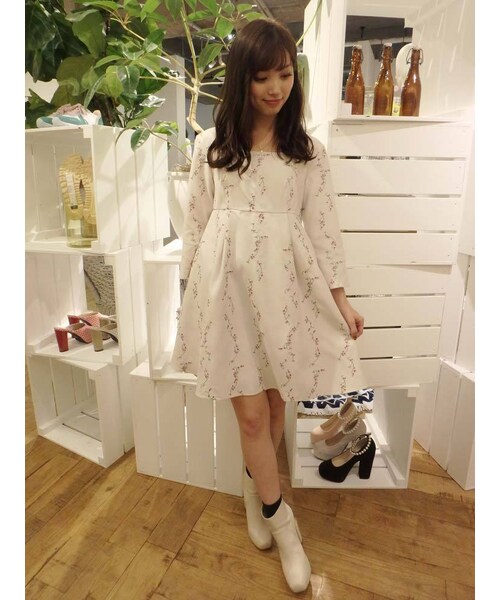 dazzlin（ダズリン）の「【sw】フラワーライン刺繍スクエアネックワンピース（ワンピース/ドレス・レディース・オフホワイト/ブラック/ベージュ・S/M）」の11枚目の写真