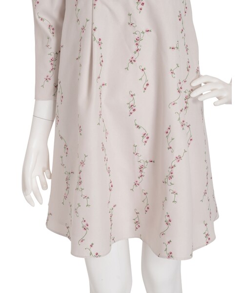 dazzlin（ダズリン）の「【sw】フラワーライン刺繍スクエアネックワンピース（ワンピース/ドレス・レディース・オフホワイト/ブラック/ベージュ・S/M）」の19枚目の写真