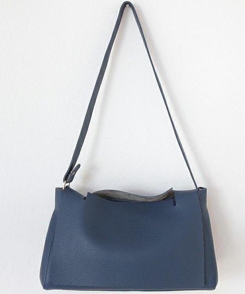 DHOLIC(ディーホリック)の「スクエアフラップショルダーバッグ(ショルダーバッグ・レディース・キャメル/ブラック/ネイビー/グレー・FREE)」の4枚目の写真