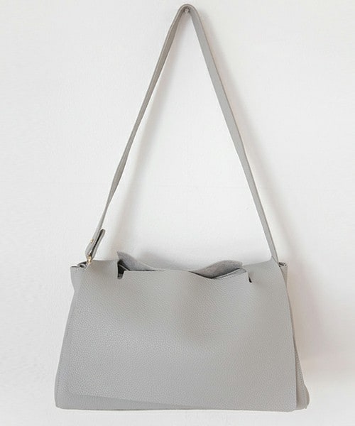 DHOLIC(ディーホリック)の「スクエアフラップショルダーバッグ(ショルダーバッグ・レディース・キャメル/ブラック/ネイビー/グレー・FREE)」の3枚目の写真