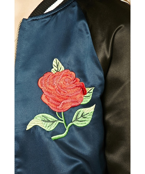 FOREVER 21（フォーエバー トゥエンティーワン）の「Highlands&ローズスカジャン（ジャケット/アウター・レディース・BLACK/NAVY・S/M/L）」の5枚目の写真