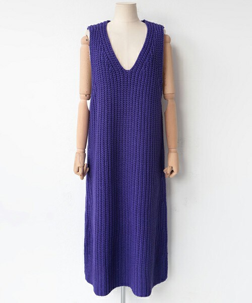 DHOLIC（ディーホリック）の「Vネックスリーブレススリットニットワンピース（ワンピース・レディース・ホワイトアイボリー/ブラック/パープル/ライトブラウン・FREE）」の4枚目の写真