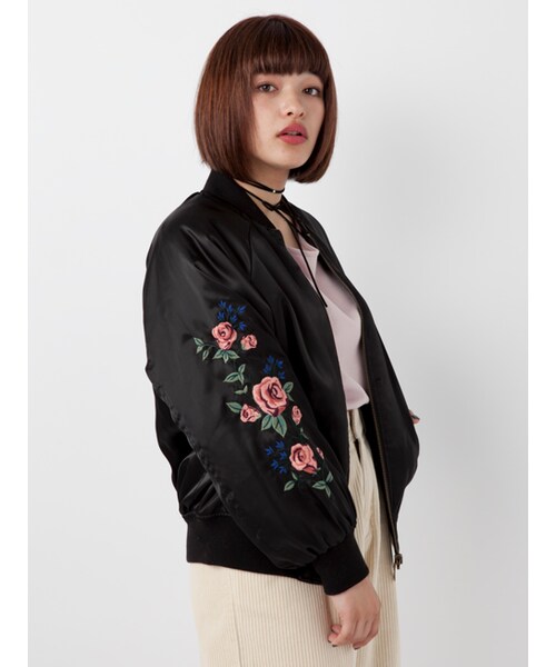 w closet（ダブルクローゼット）の「袖刺繍リバーシブルスカジャン（ジャケット/アウター・レディース・オレンジピンク/ブラック・FREE）」の3枚目の写真