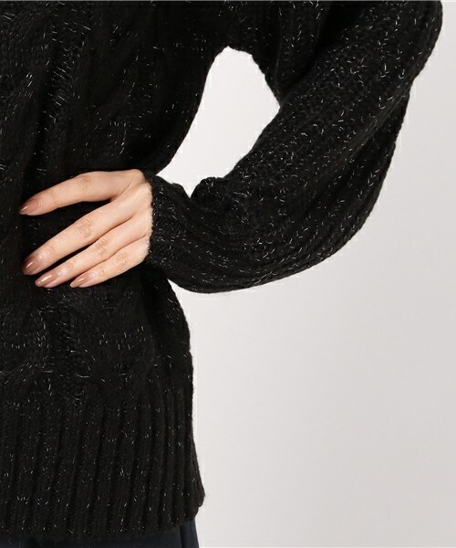 archives（アルシーヴ）の「ラメ入りケーブル編みVネックニットプルオーバー（ニット/セーター・レディース・ブラック/グレー/ラベンダー・MEDIUM）」の8枚目の写真