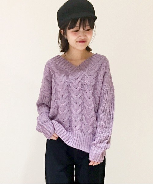 archives（アルシーヴ）の「ラメ入りケーブル編みVネックニットプルオーバー（ニット/セーター・レディース・ブラック/グレー/ラベンダー・MEDIUM）」の3枚目の写真