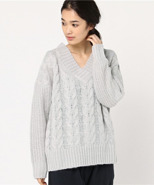 archives（アルシーヴ）の「ラメ入りケーブル編みVネックニットプルオーバー（ニット/セーター・レディース・ブラック/グレー/ラベンダー・MEDIUM）」の2枚目の写真