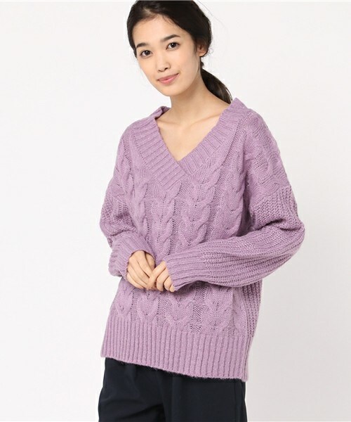 archives（アルシーヴ）の「ラメ入りケーブル編みVネックニットプルオーバー（ニット/セーター・レディース・ブラック/グレー/ラベンダー・MEDIUM）」の10枚目の写真