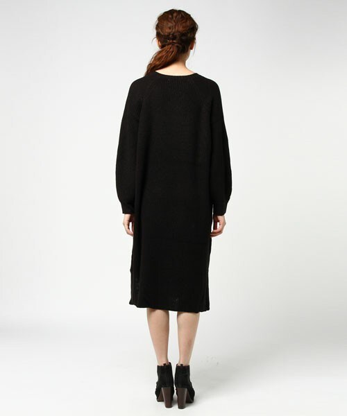 archives（アルシーヴ）の「Vネック片アゼワンピース（ワンピース・レディース・ブラック/ブラウン/ベージュ・MEDIUM）」の6枚目の写真