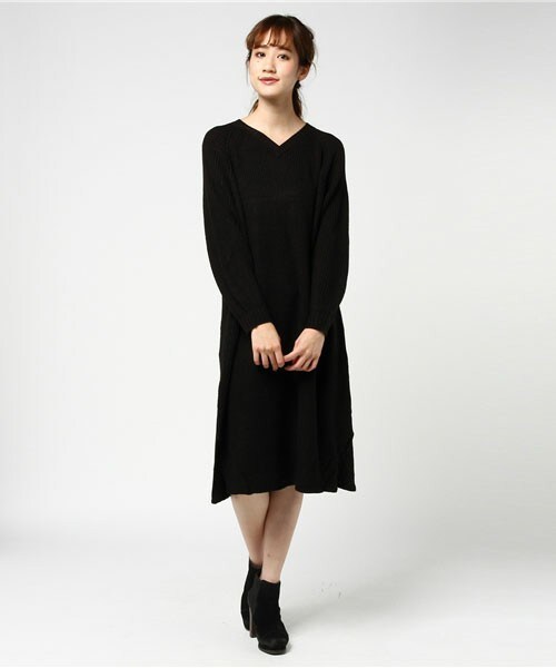 archives（アルシーヴ）の「Vネック片アゼワンピース（ワンピース・レディース・ブラック/ブラウン/ベージュ・MEDIUM）」の2枚目の写真