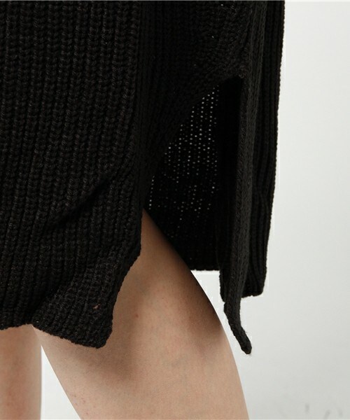 archives（アルシーヴ）の「Vネック片アゼワンピース（ワンピース・レディース・ブラック/ブラウン/ベージュ・MEDIUM）」の9枚目の写真