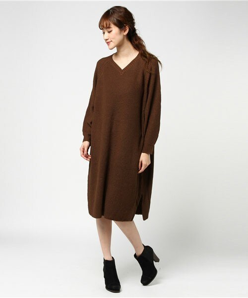 archives（アルシーヴ）の「Vネック片アゼワンピース（ワンピース・レディース・ブラック/ブラウン/ベージュ・MEDIUM）」の3枚目の写真