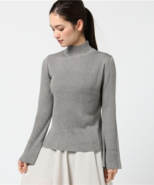 actuel（アクチュエル）の「ボトルネックフレアスリーブニット（ニット/セーター・レディース・オフホワイト/ブラック/グレー/サックスブルー・FREE）」の3枚目の写真